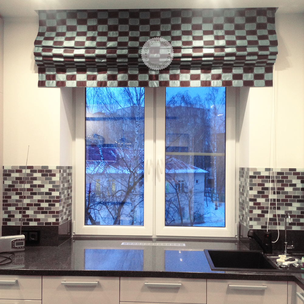 Римские шторы на окна в кухне
