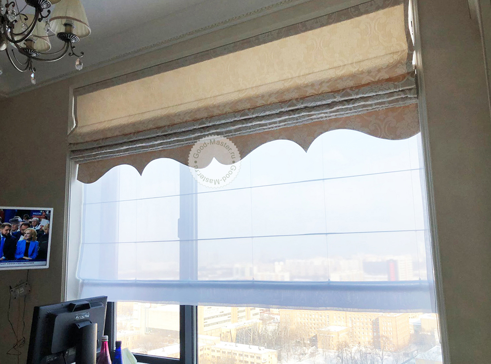 Двойные римские шторы на окна в гостиную